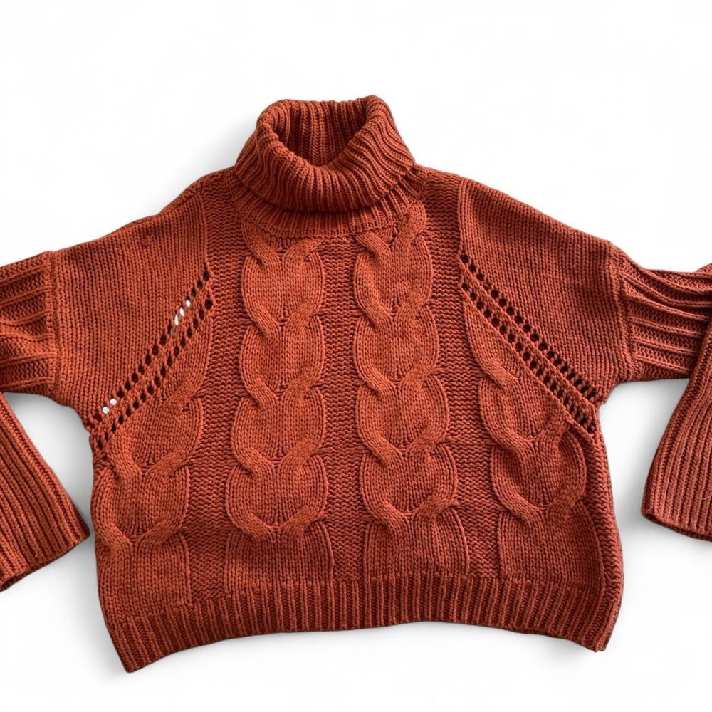 Orange knitted sweater. Moon and Madison. Size small